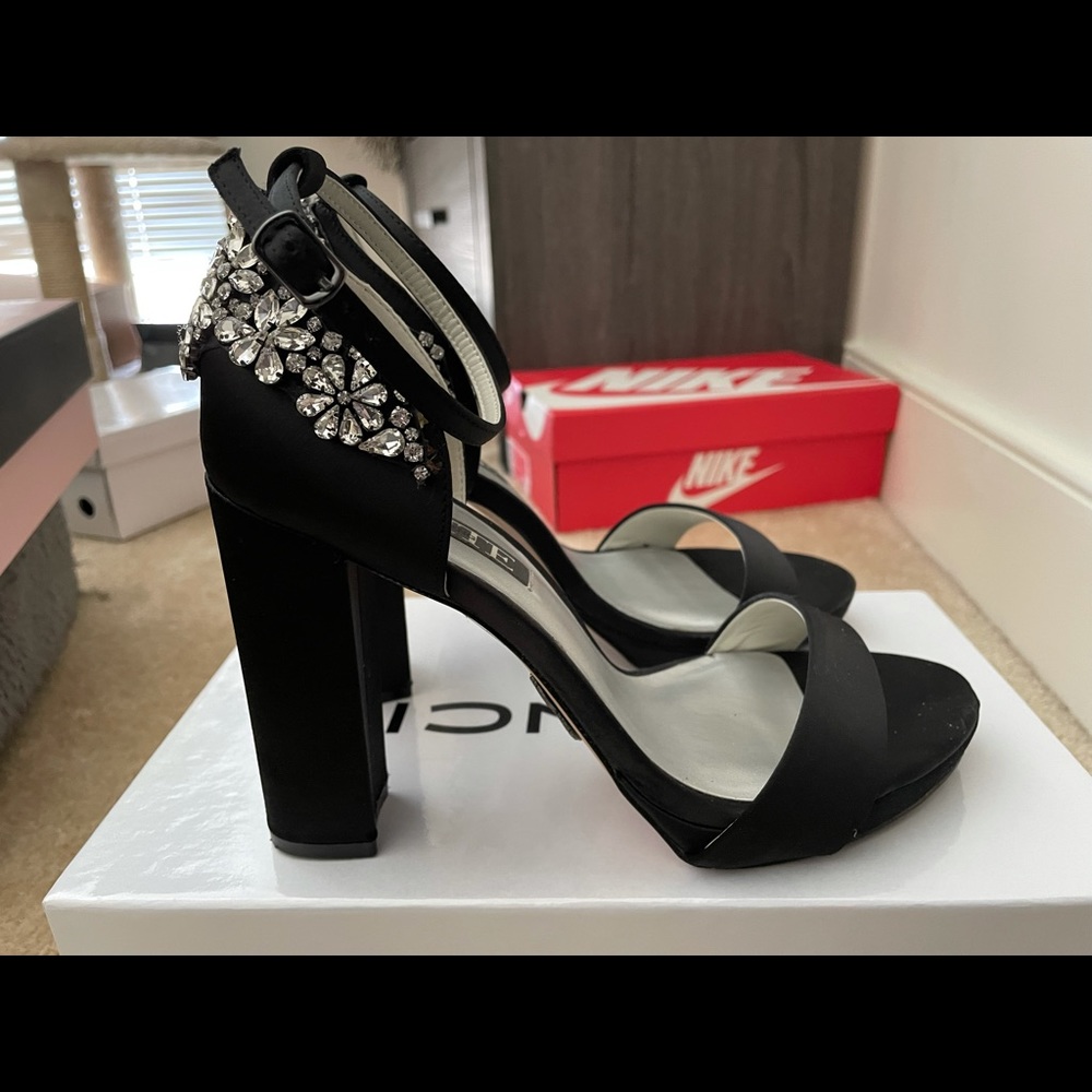 David’s Bridal Vera Wong Collection Black Heels Size 8